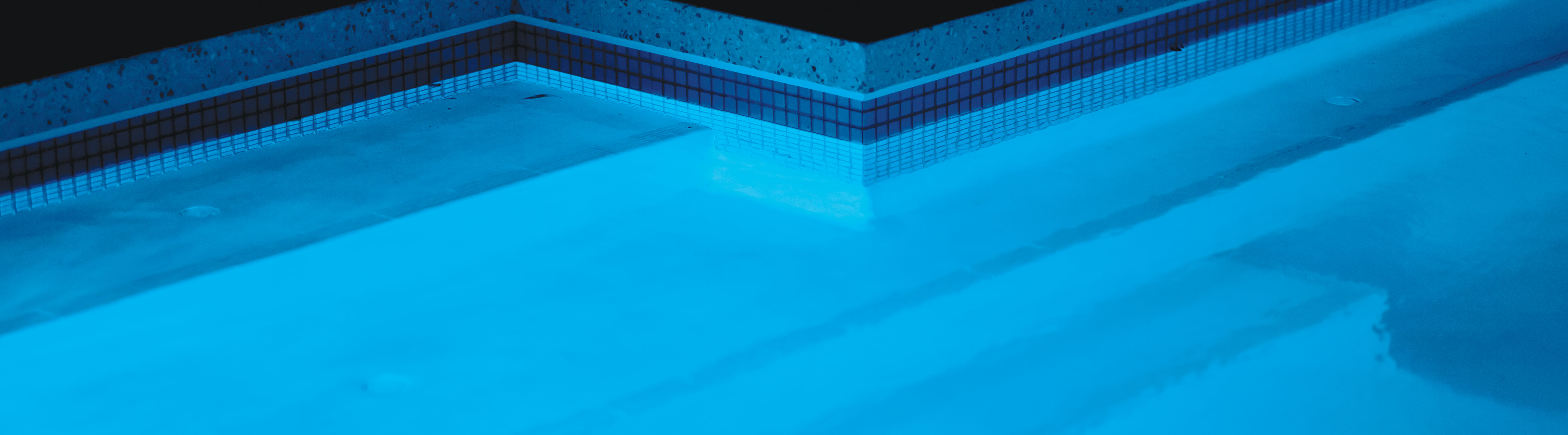 lit up pool showing pool steps for the lighting LED page