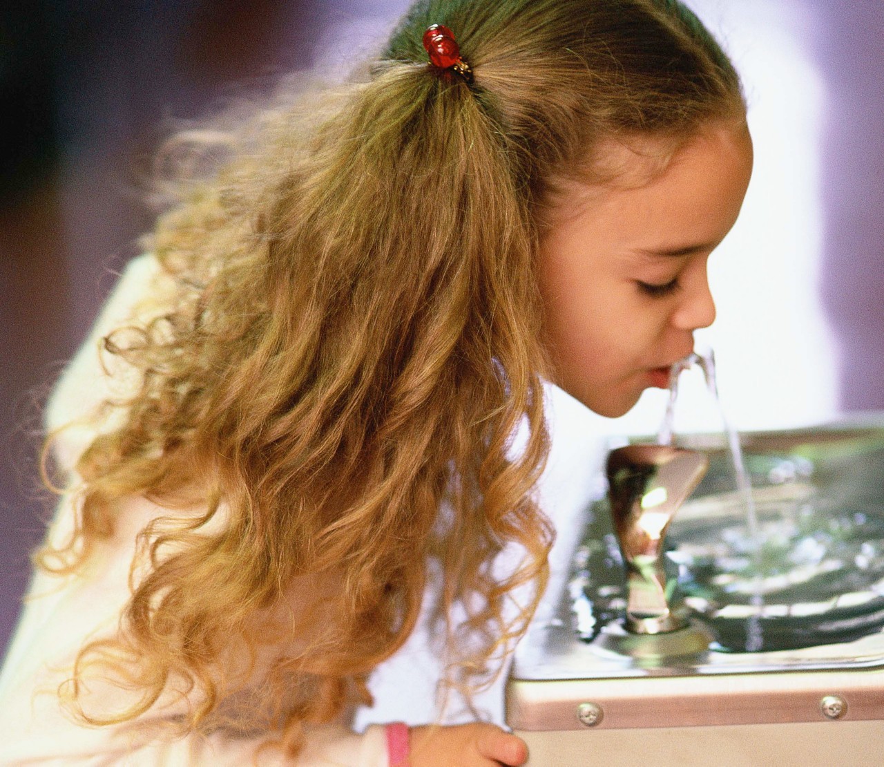 getty-e000068-little-girl-drinking-at-a-fountain.jpg